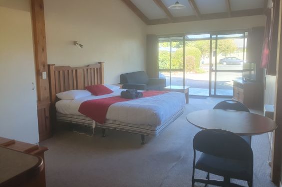 Superior Studio Unit dining